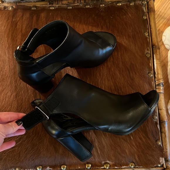 Stuart Weitzman Open Toe Booties - Picture 4 of 6